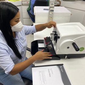 Microtome YR418 and Customer (9)